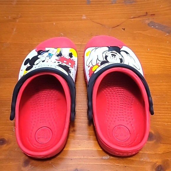 KIDS CROCS MICKEY PAINT SPLATTER  CLOG IN RED SIZE 8/9 - Picture 4 of 7